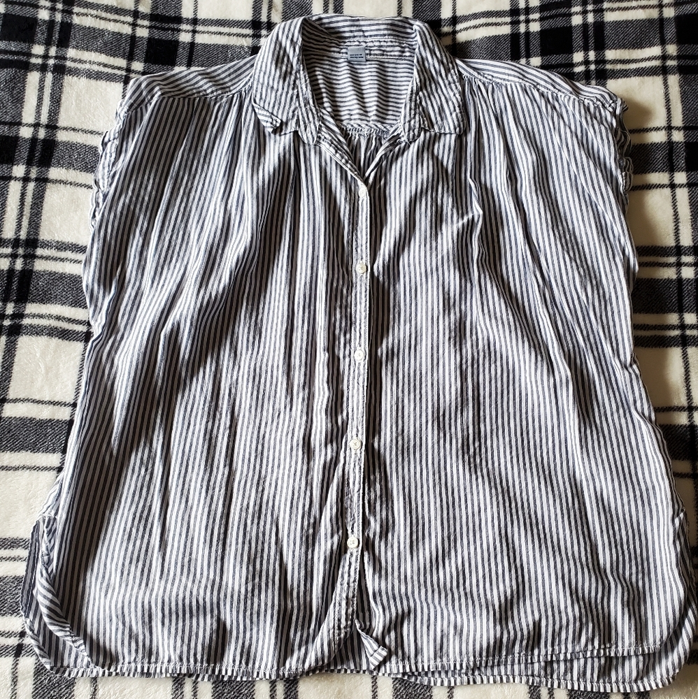 Old Navy Sleeveless Button Down Shirt